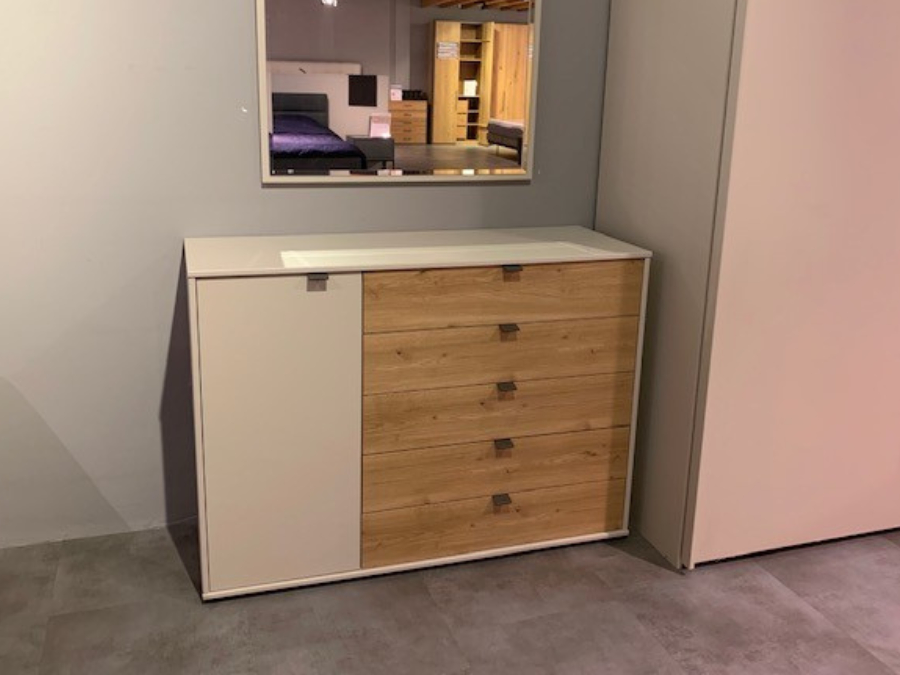 Leon commode - Showroomset