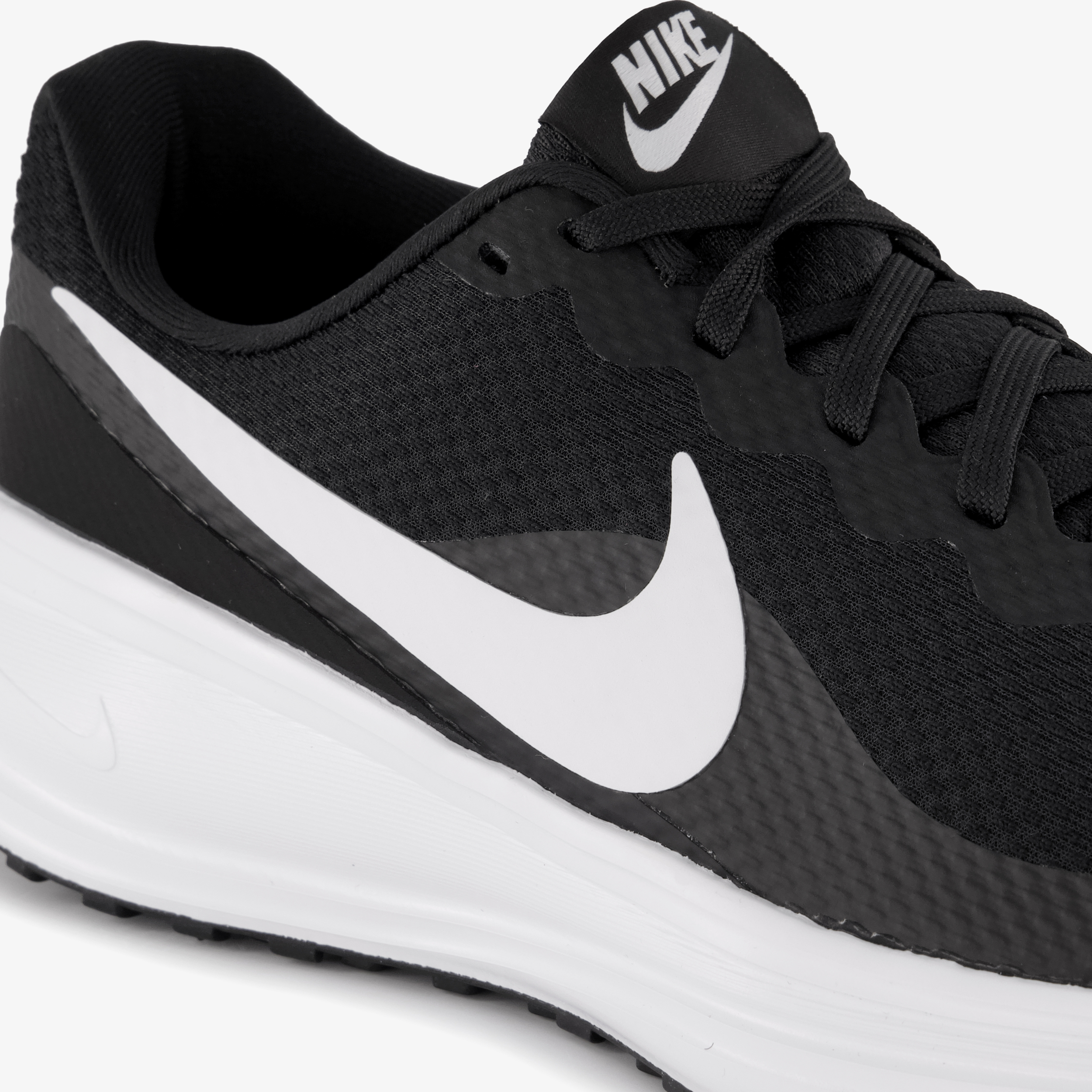Nike Revolution 8 heren hardloopschoen zwart wit, foto 2