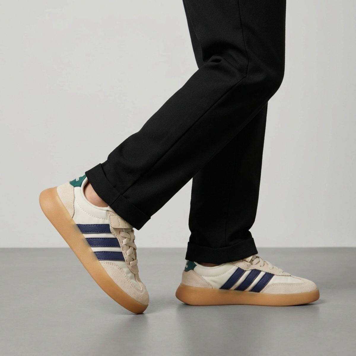 Adidas Adidas Barreda Sneakers beige Suede