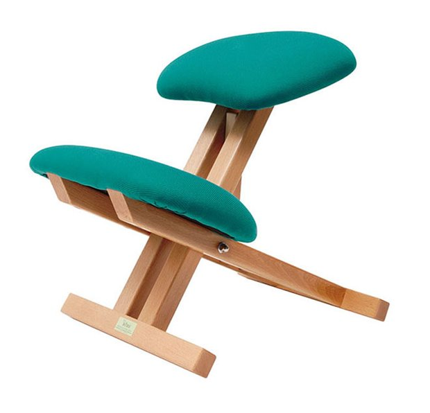 Ergonomisk knæstol med træbase