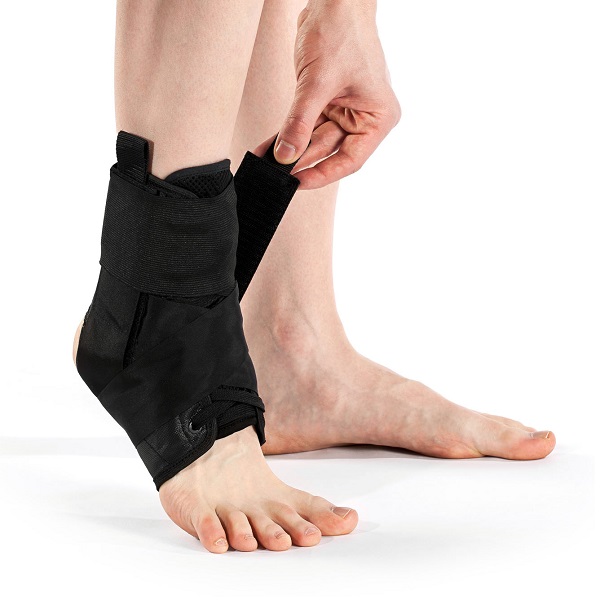 Ankle support with immobilisation - L