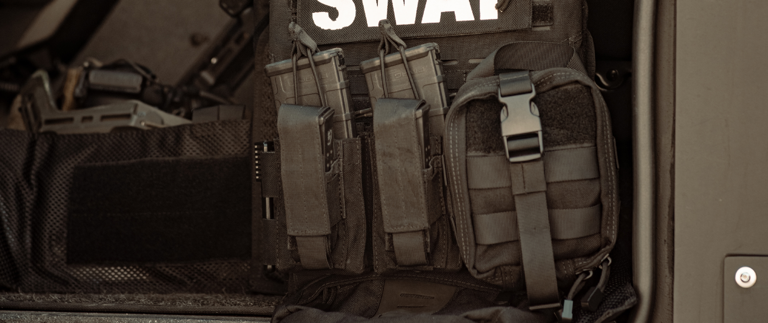 Image of a swat plate carrier with a double kangaroo mag pouch