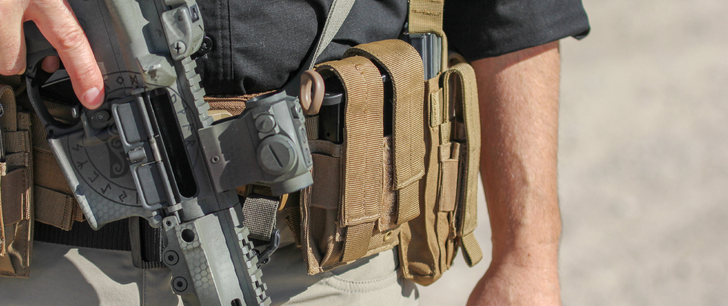Image of the double pistol pouch on a battle belt