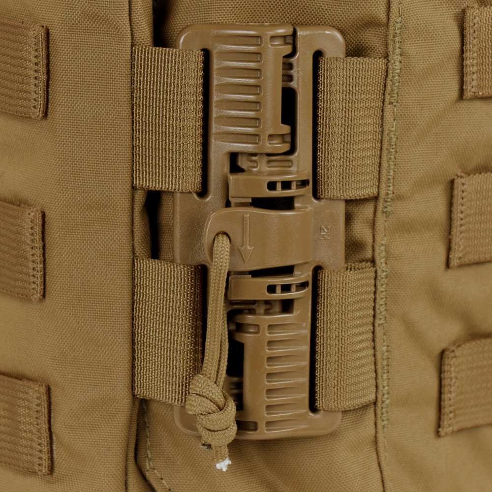 Image of a quick-release buckle on the cummerbund of the plate carrier.