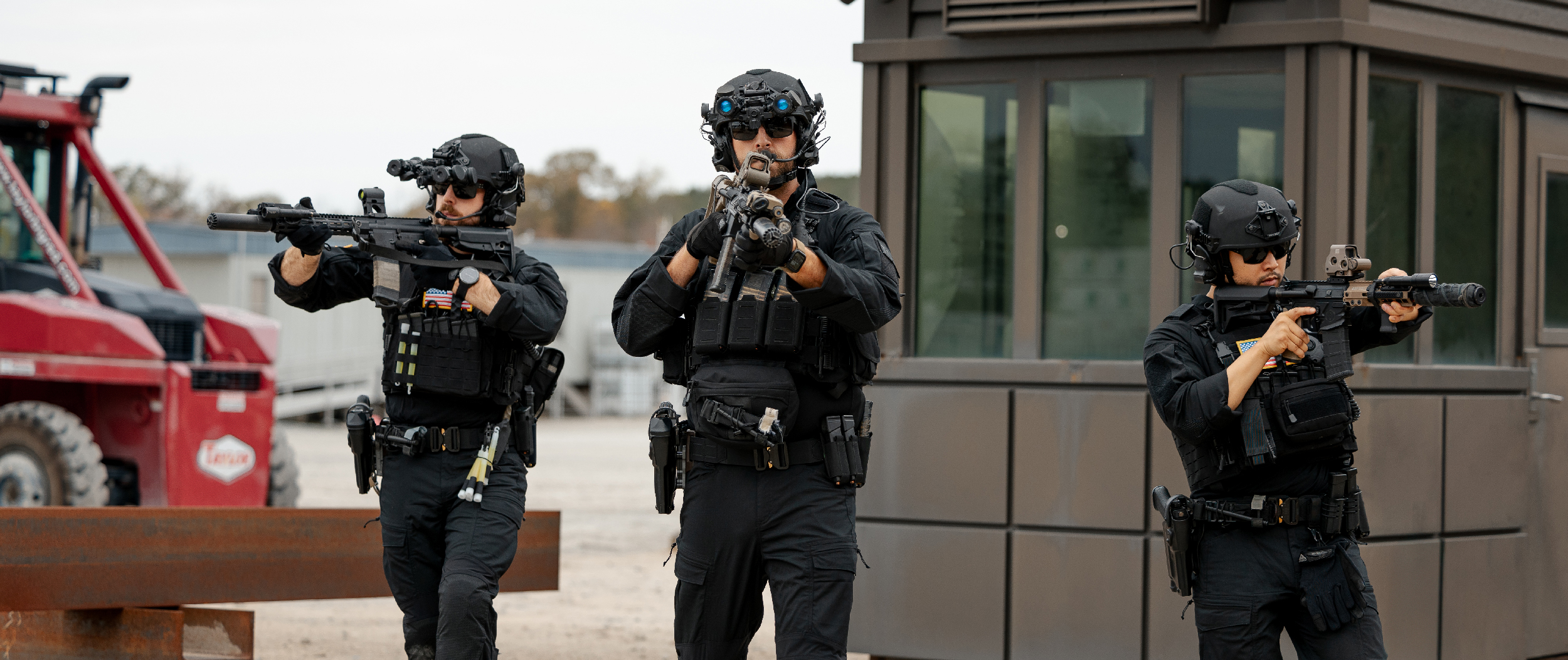 Image of the drawdown being worn by a swat officer