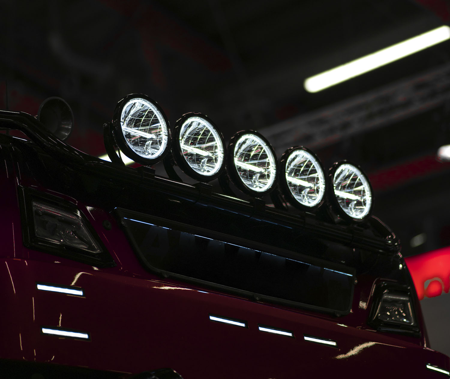AMBASSADOR DRIVING LIGHT 9"